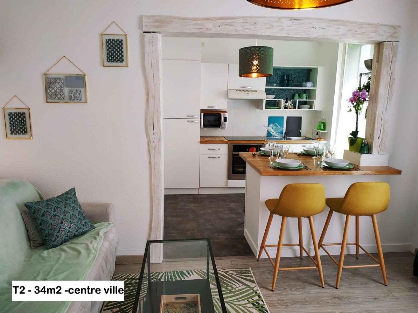 דירות 2 Min Walk From Train Station And Center Of טור מראה חיצוני תמונה